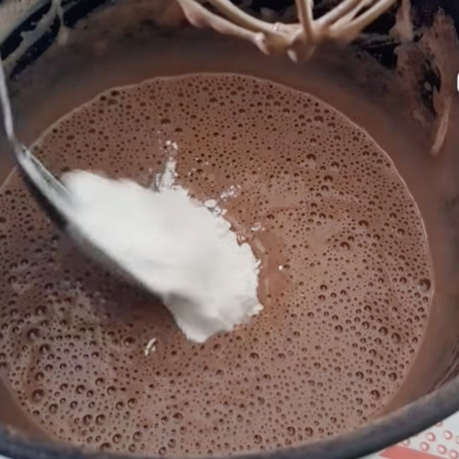 Bolo de Chocolate com 3 Ingredientes - Passo 6