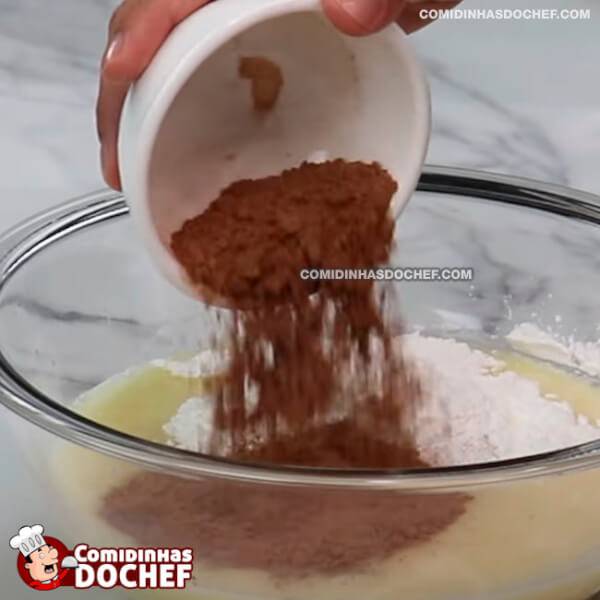 Bolo de Chocolate SEM Liquidificador - Passo 3