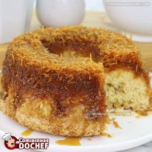 Bolo de Coco com Cobertura Cremosa