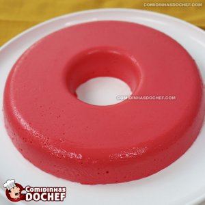 Pudim de Morango com Gelatina e Leite Condensado