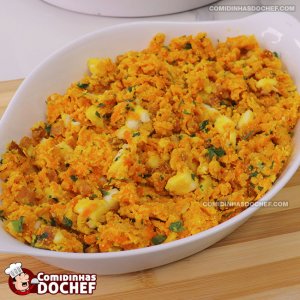 Farofa de Cenoura Simples com Bacon e Ovo