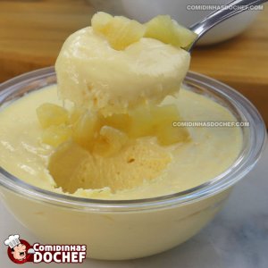Mousse de Abacaxi com Suco Tang