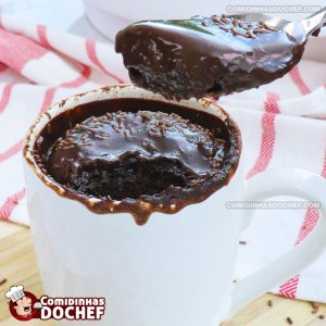 Bolo de Caneca de Chocolate Simples e Fácil
