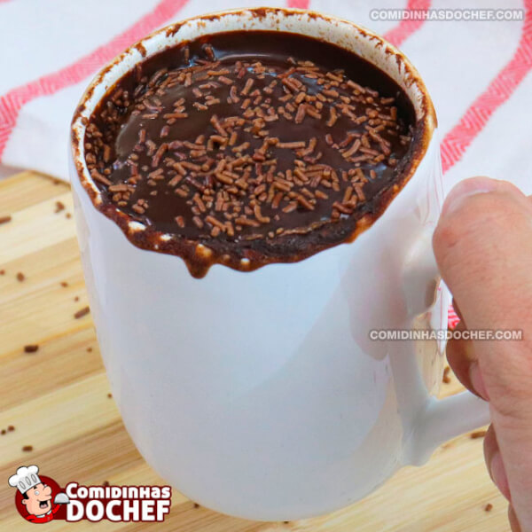Bolo de Caneca de Chocolate de Micro-Ondas - Comidinhas do Chef