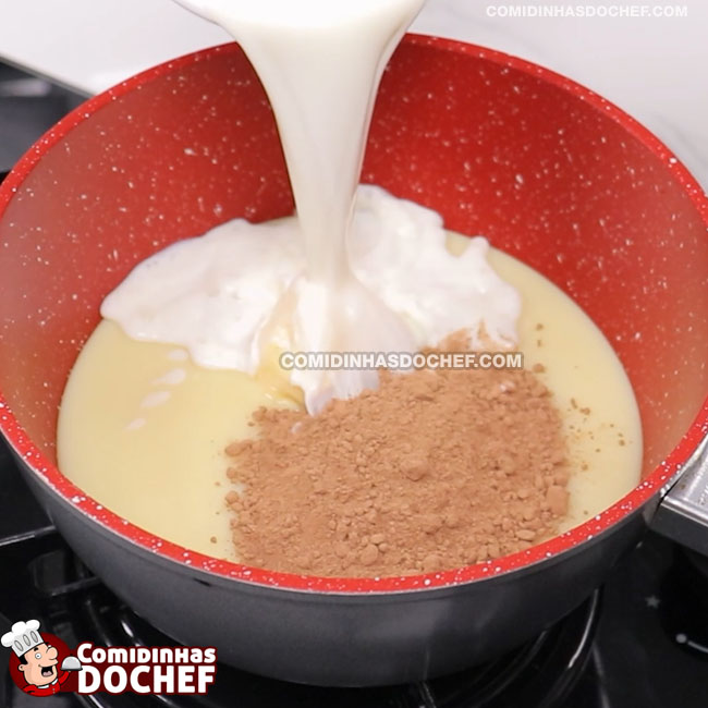 Cobertura de Chocolate para Bolo de Cenoura Simples - Passo 1