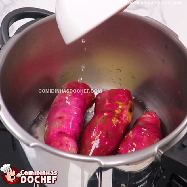 Cozinhar Batata Doce na Panela de Pressão - Passo 1
