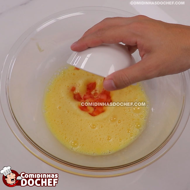Omelete com Tomate - Passo 3