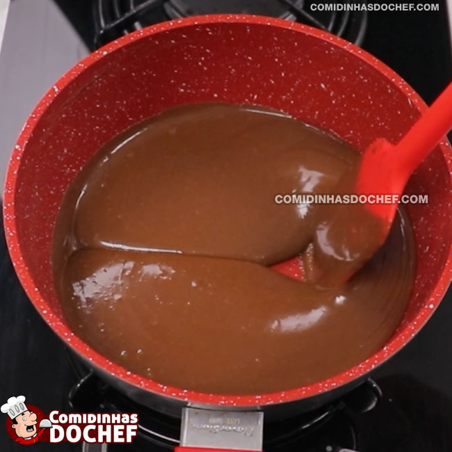 Bolo de Cenoura com Cobertura de Chocolate Fofinho - Passo 3