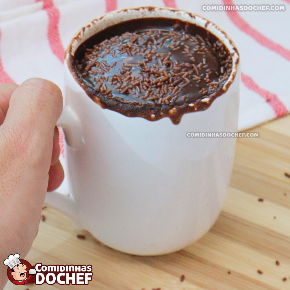 Bolo de Chocolate de Caneca com Cobertura de Chocolate - Comidinhas do Chef