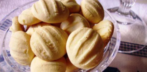Descubra o segredo dos biscoitos de nata que vão roubar a cena em sua festa de Natal e Réveillon!