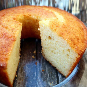 Descubra o segredo do Bolo de Arroz Cru com Iogurte que vai roubar a cena na sua festa de Natal e Réveillon!