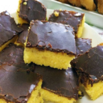 bolo_de_cenoura_com_calda_crocante_de_chocolate_b2b84de7