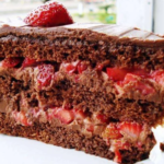 bolo_de_chocolate_recheado_com_morango_8c1d2191