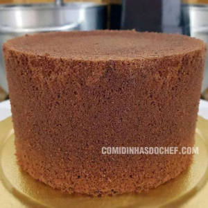 Comece o Ano com o Pé Direito: Como Fazer o Bolo Pão de Ló de Chocolate Perfeito!