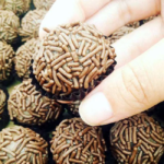 Como fazer o brigadeiro de Nescau perfeito para iluminar sua festa de Réveillon?