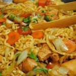 Como Fazer o Yakissoba de Frango que Vai Incendiar seu Réveillon!
