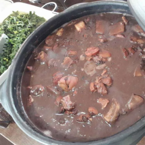 Festa de Fim de Ano em Grande Estilo: Como Fazer Feijoada para 20 Pessoas!