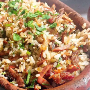 Como fazer arroz carreteiro em minutos com apenas 5 ingredientes?