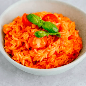 Como fazer arroz de tomate em 15 minutos com apenas 4 ingredientes?
