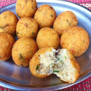 Como fazer bolinho de bacalhau em apenas 15 minutos com 5 ingredientes!