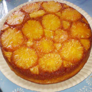Como fazer um bolo caramelado de abacaxi em apenas 30 minutos com 5 ingredientes!