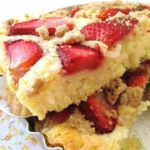 bolo_de_morango_e_crumble_630f0ae5