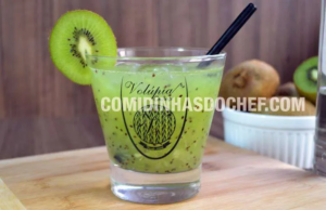 Como fazer uma Caipirinha de Kiwi surpreendente com apenas 3 ingredientes!