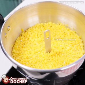 Como fazer cuscuz em 10 minutos com apenas 4 ingredientes!