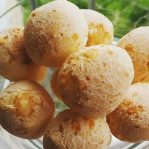Como fazer pão de queijo rápido e fácil com apenas 5 ingredientes!