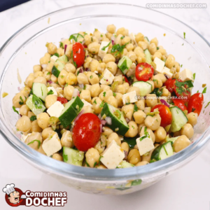 Como fazer uma deliciosa salada de grão de bico com ricota em 15 minutos?