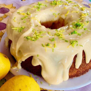 Como fazer um bolo de limão fofinho com apenas 5 ingredientes em 15 minutos?