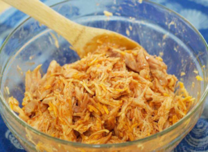 Como fazer Frango Desfiado irresistível com apenas 3 ingredientes em 15 minutos!
