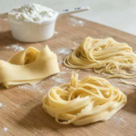 Como Fazer Massa de Macarrão Caseira em 15 Minutos com 3 Ingredientes Só!