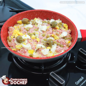 Como fazer pizza de frigideira sem leite em 15 minutos com apenas 5 ingredientes!