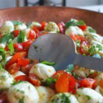 Como fazer uma salada diferente para o almoço em 10 minutos com apenas 5 ingredientes!