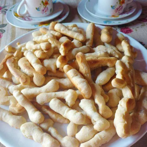 Como fazer biscoitos de polvilho em minutos com apenas 4 ingredientes!