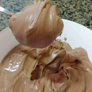 Como fazer Chantilly de Chocolate em 5 minutos com apenas 3 ingredientes!