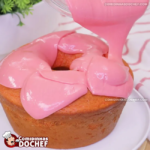 cobertura_de_bolo_com_suco_em_p__de_morango_f42b26ef