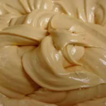 Como fazer cobertura de mousse de doce de leite em 10 minutos com apenas 3 ingredientes?