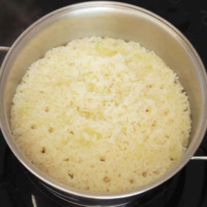 Como fazer arroz parboilizado em 10 minutos com apenas 2 ingredientes!