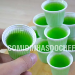 como_fazer_gelatina_de_vodka__jelly_shots_513b3f77