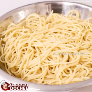 Como fazer macarrão em 15 minutos com apenas 5 ingredientes?