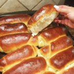 Como fazer pão de leite fofinho em 15 minutos com apenas 4 ingredientes!
