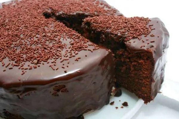 Como fazer um bolo de chocolate incrível com apenas 5 ingrediente!