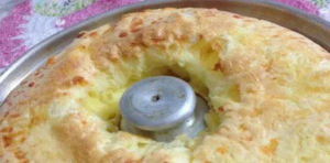 Como fazer bolo pão de queijo em 15 minutos com 3 ingredientes!