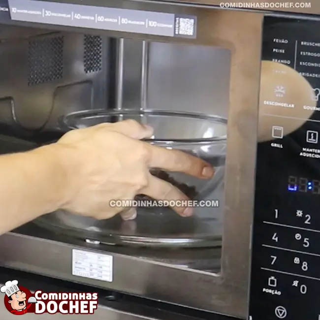 Como Derreter Chocolate no Micro-ondas - Passo 2
