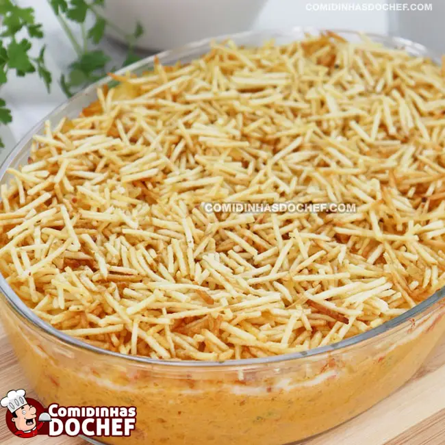 Fricassé de Frango com Requeijão e Batata Palha