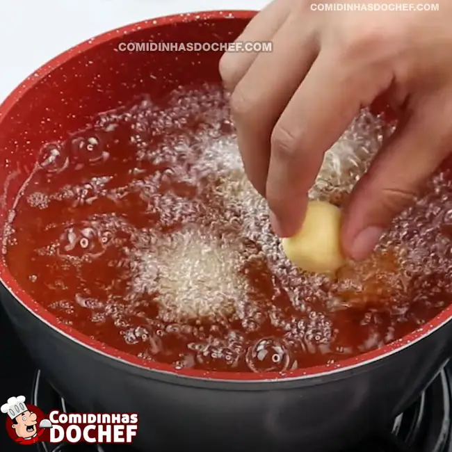 Bolinho de Mandioca ou Aipim - Passo 5