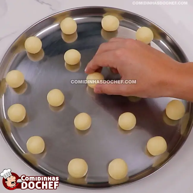 Como Fazer Biscoitinhos de Leite em Pó - Passo 3