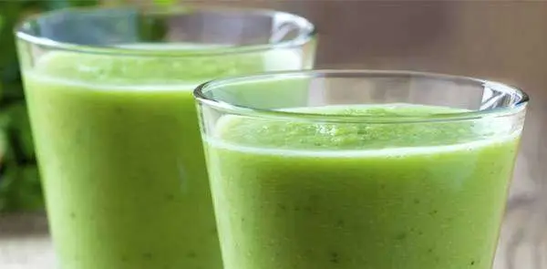 Suco Detox de Couve com Gengibre